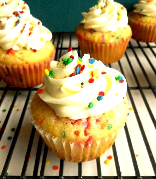 Recipe: Easy Funfetti Cupcakes