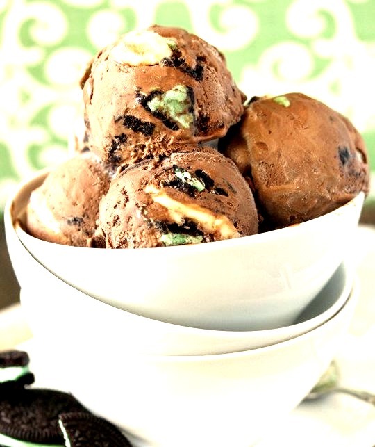 Chocolate Mint Oreo Ice Cream