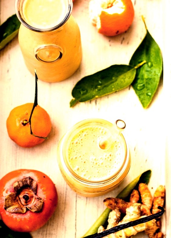 Persimmon and Tangerine Smoothie with Vanilla, Ginger and Turmeric