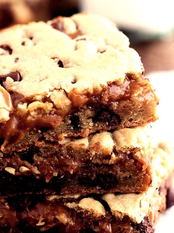 Peanut Butter Caramel Chocolate Chip Cookie Bars